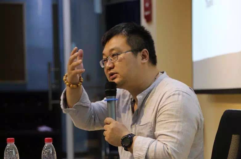 周全导演,周全周到,周全扮演者_大山谷图库