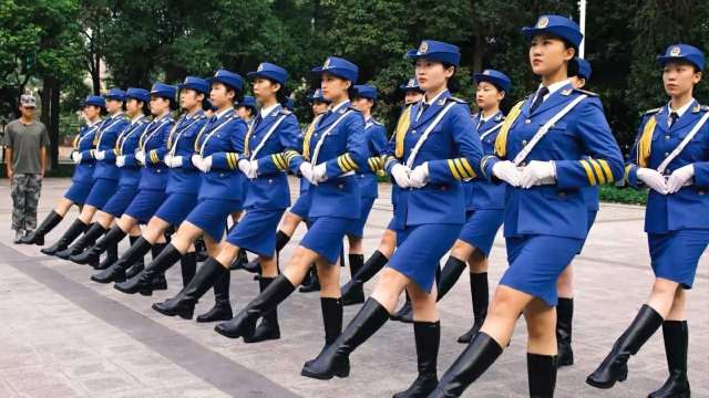 女子国旗班